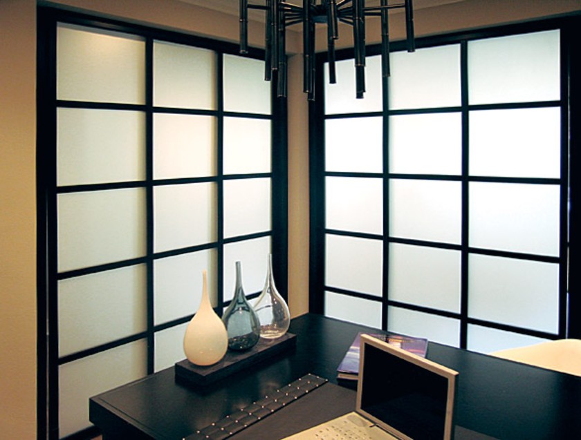 Угловая перегородка в японском стиле с матовым стеклом Барановичи
