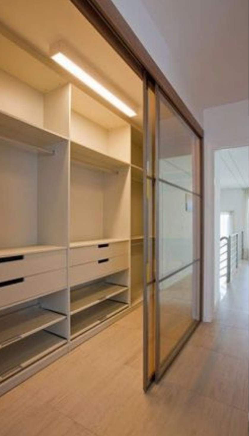 Линейная гардеробная комната с дверями купе Барановичи