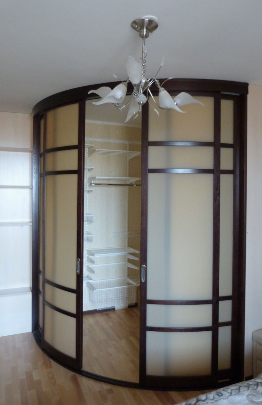 Радиусная полукруглая угловая гардеробная комната Барановичи
