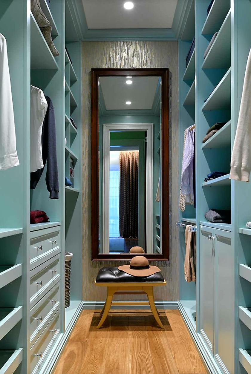 Параллельная гардеробная комната с большим зеркалом Барановичи