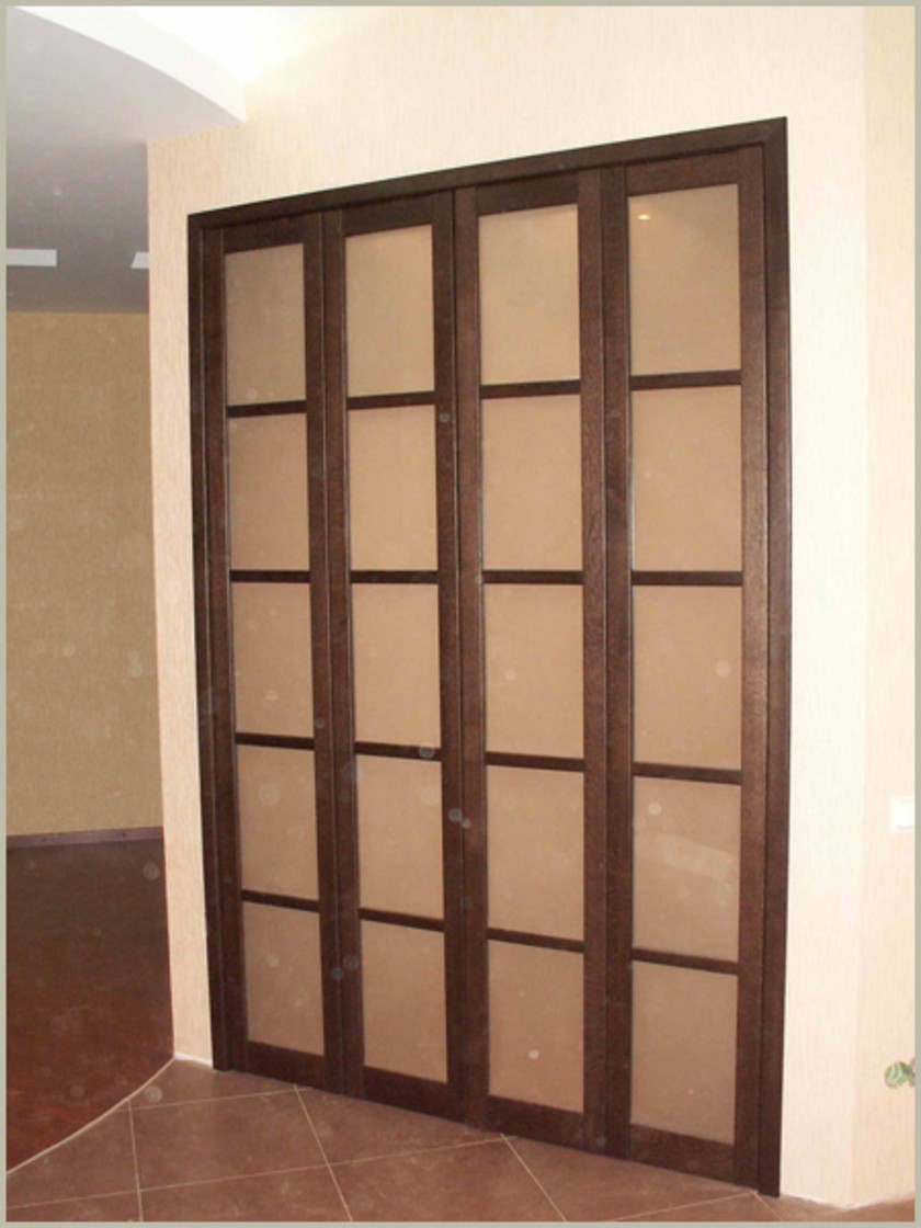 Двери гармошка с матовым стеклом и накладными разделителями Барановичи